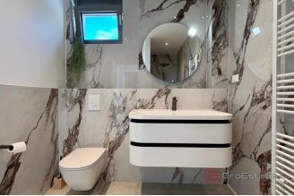 014 2029 110 Omis Villa with pool and sea view for sale