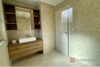 013 1023 54 Krk modern apartment with sea view for sale