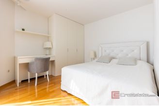 020 5438 30 split luxury villa in the elite district for sale