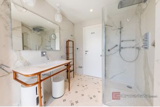 020 5438 30 split luxury villa in the elite district for sale