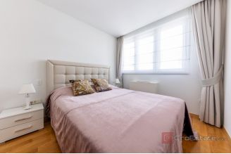 020 5438 30 split luxury villa in the elite district for sale