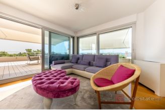 020 5438 30 split luxury villa in the elite district for sale