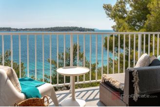 19 2013 245 Korcula villa first row for sale