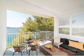 19 2013 245 Korcula villa first row for sale
