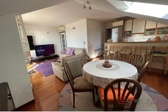 016 2035 300 Split Meje Three bedroom apartment with open sea view for sale