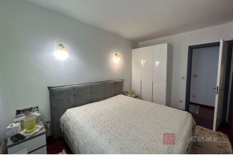 016 2035 300 Split Meje Three bedroom apartment with open sea view for sale