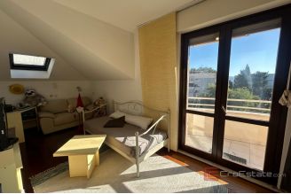 016 2035 300 Split Meje Three bedroom apartment with open sea view for sale