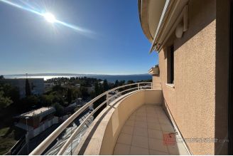 016 2035 300 Split Meje Three bedroom apartment with open sea view for sale