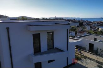 005 5439 30 Trogir Two storey house with a sea view for sale