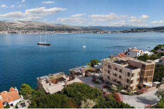 013 2035 301 Ciovo spacious three bedroom apartment close to the sea for sale