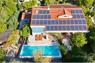 017 2031 216 kastela house with pool for sale