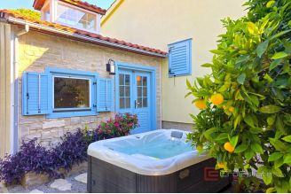017 2031 216 kastela house with pool for sale