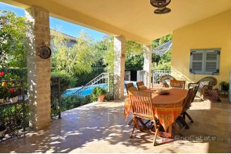 017 2031 216 kastela house with pool for sale