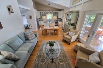 017 2031 216 kastela house with pool for sale