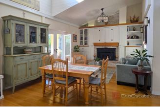 017 2031 216 kastela house with pool for sale