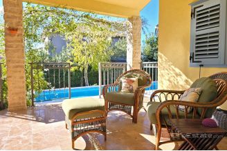 017 2031 216 kastela house with pool for sale