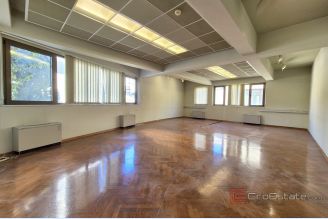 001 2016 680 split office space on university campus for rent