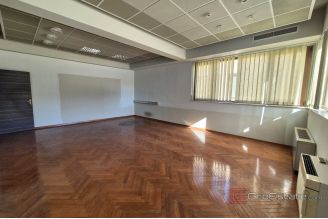 012 2016 680 split office space on university campus for rent