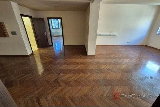 012 2016 680 split office space on university campus for rent