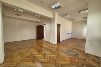 012 2016 680 split office space on university campus for rent