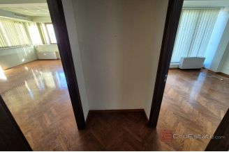 012 2016 680 split office space on university campus for rent
