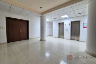 012 2016 680 split office space on university campus for rent