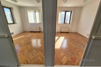 009 2016 681 split multipurpose office space on university campus for rent