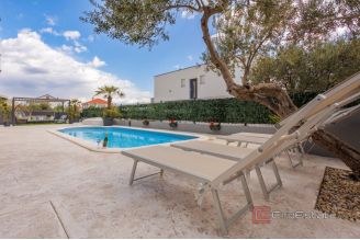 016 2055 01 kastela modern villa with swimming pool for sale