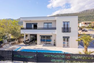 016 2055 01 kastela modern villa with swimming pool for sale