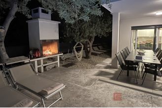 016 2055 01 kastela modern villa with swimming pool for sale