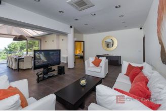 19 2013 244 Korcula villa seafront for sale