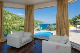 19 2013 244 Korcula villa seafront for sale