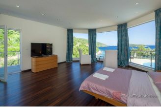 19 2013 244 Korcula villa seafront for sale