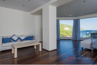 19 2013 244 Korcula villa seafront for sale