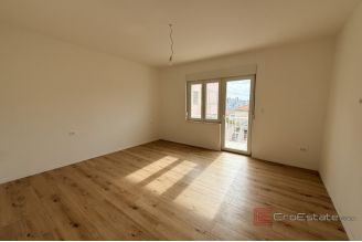006 2043 191 Split Visoka Three bedroom apartment with sea view for sale