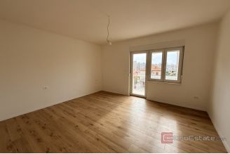 006 2043 191 Split Visoka Three bedroom apartment with sea view for sale