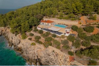 001 2013 193 Hvar House with swimming pool in the first row to the sea for sale