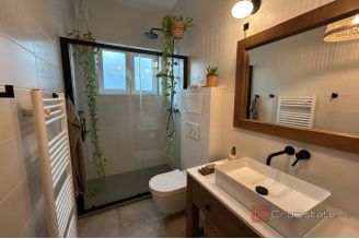 014 2035 305 Split Lovret Renovated two bedroom apartment for sale