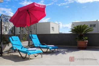 009 2052 92 Makarska three bedroom apartment in the centre for sale