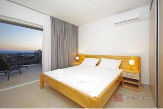 009 2052 92 Makarska three bedroom apartment in the centre for sale