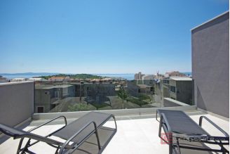 009 2052 92 Makarska three bedroom apartment in the centre for sale