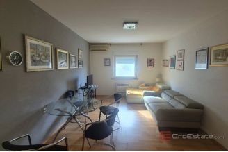 004 2047 109 Split Kila House with three apartments for sale