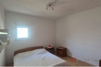 004 2047 109 Split Kila House with three apartments for sale