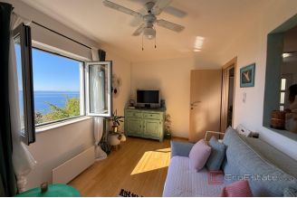 008 2041 125 Makarska House with open sea view for sale