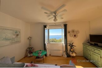 008 2041 125 Makarska House with open sea view for sale