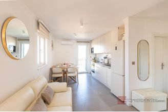 009 2049 77 Split Center Modern two bedroom apartment for sale