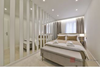 009 2049 77 Split Center Modern two bedroom apartment for sale