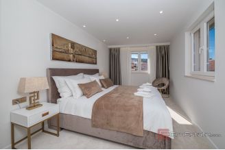 009 2049 77 Split Center Modern two bedroom apartment for sale