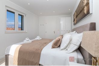 009 2049 77 Split Center Modern two bedroom apartment for sale