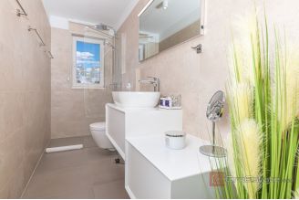 009 2049 77 Split Center Modern two bedroom apartment for sale